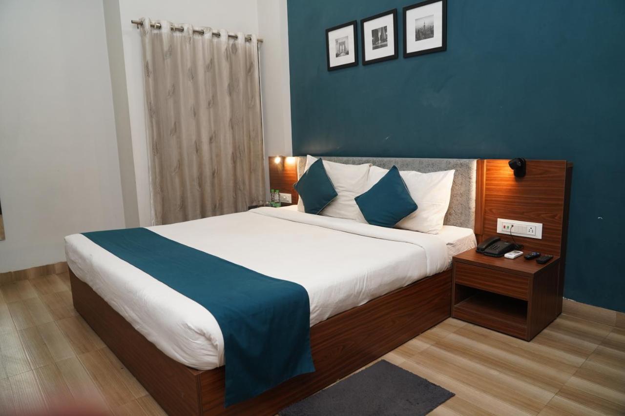 Hotel Ballfin Indore Buitenkant foto
