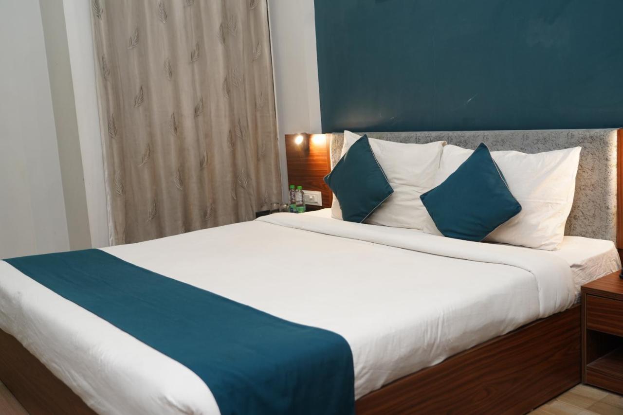 Hotel Ballfin Indore Buitenkant foto