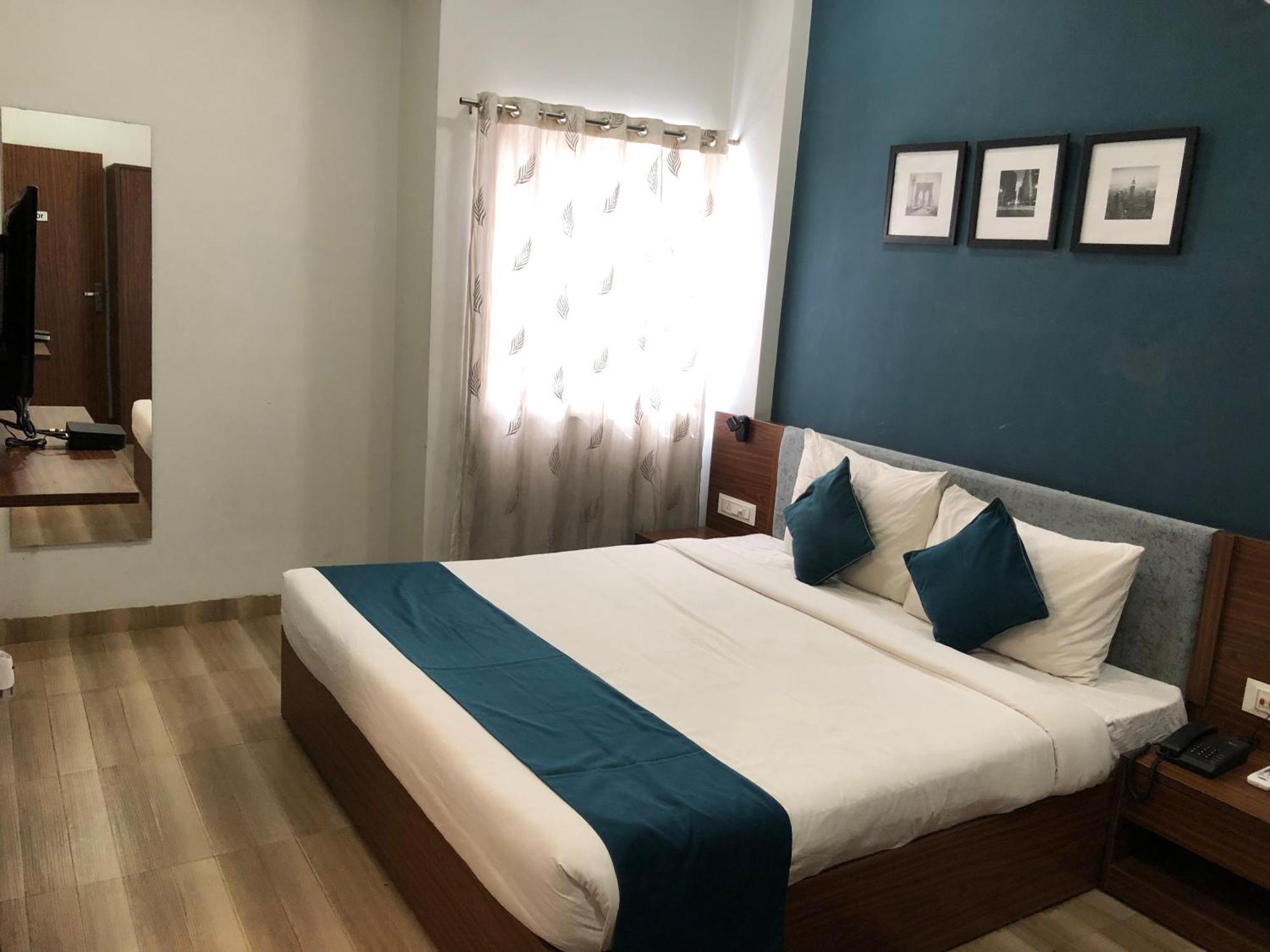 Hotel Ballfin Indore Buitenkant foto
