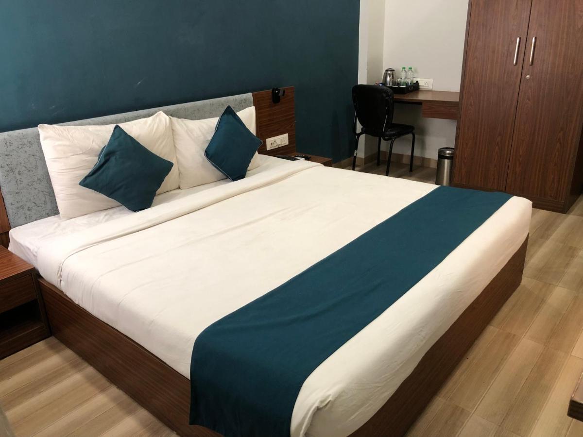 Hotel Ballfin Indore Buitenkant foto