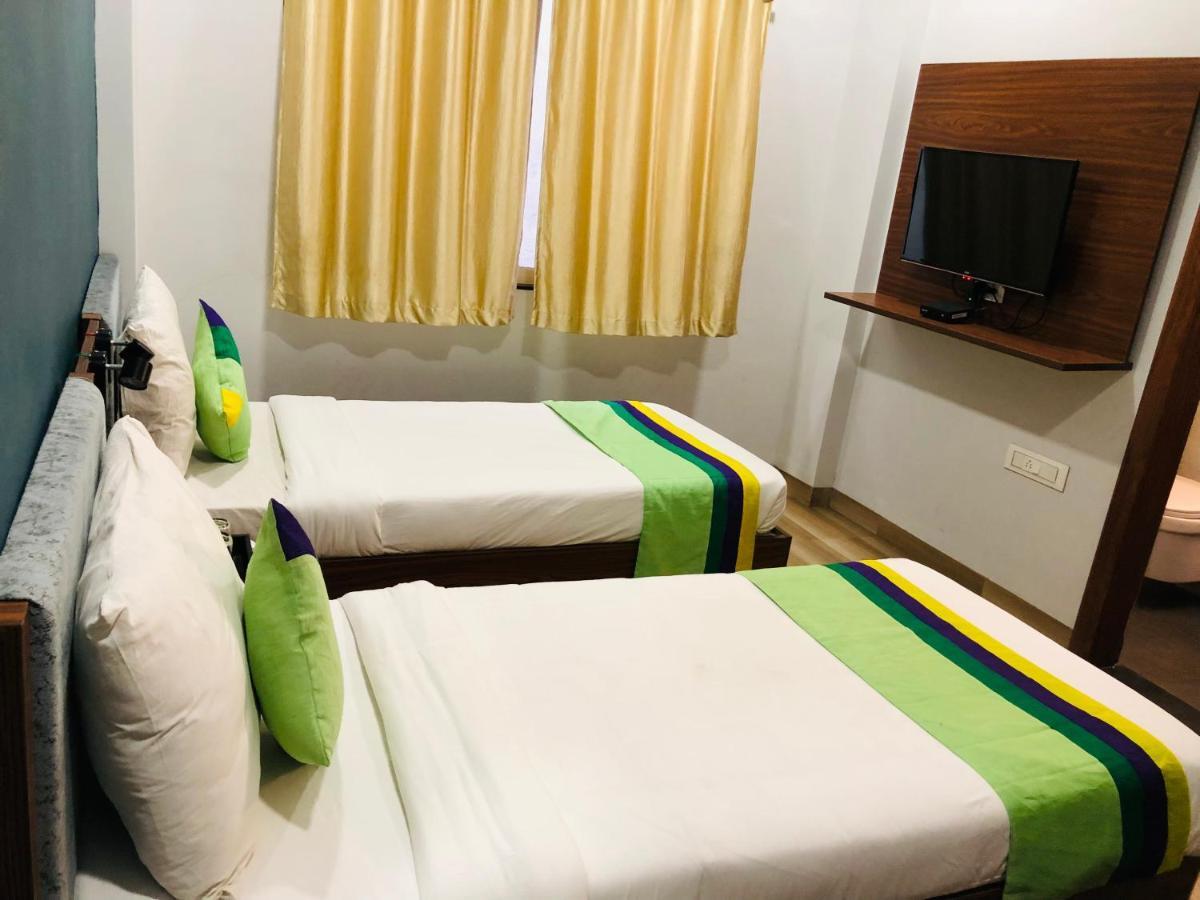 Hotel Ballfin Indore Buitenkant foto