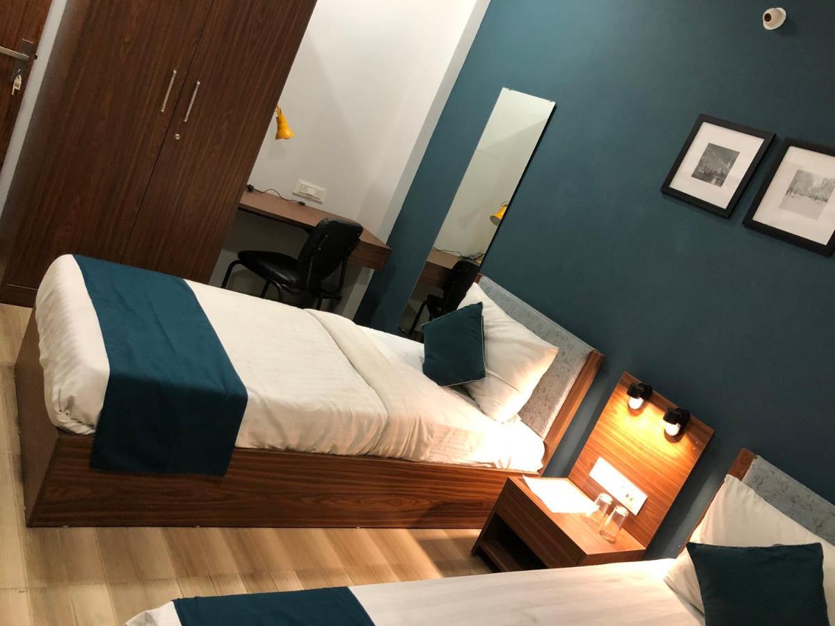 Hotel Ballfin Indore Buitenkant foto