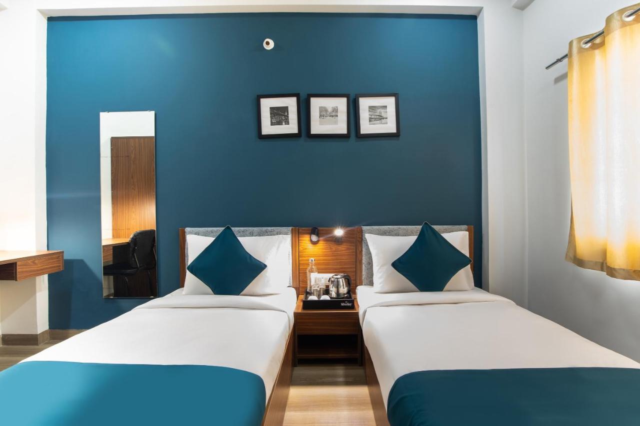 Hotel Ballfin Indore Buitenkant foto